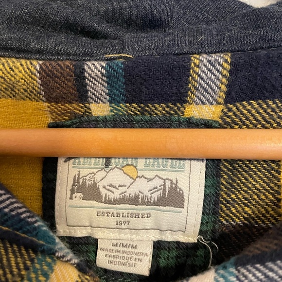 American Eagle cropped plaid shirt with hood, size M. - Picture 5 of 5